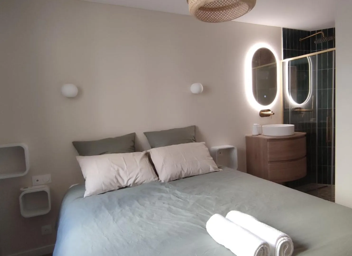 Apartment Superbe 3 Chambres Au Centre D'Antibes Ac, Parking, Wifi