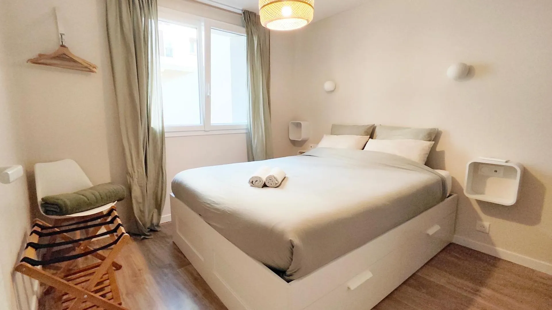 Superbe 3 Chambres Au Centre D'Antibes Ac, Parking, Wifi 0*, Antibes France